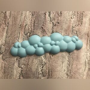 Cloud wrist support for computer laptops